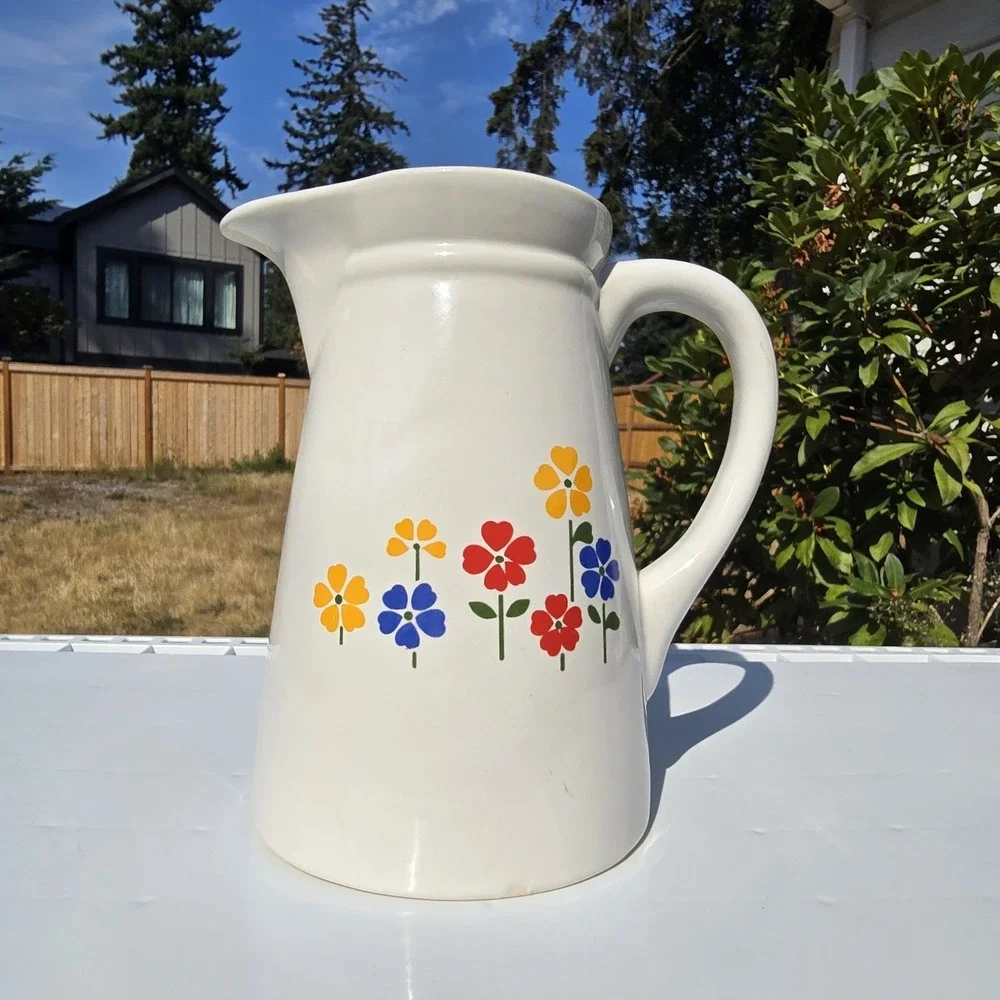 Ceramic Daisies White 1 Quart/2 Pints Measuring Cup/Pitcher c1960s Taiwan 6.5